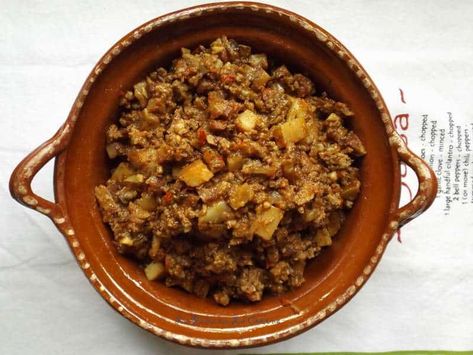 Mom's Picadillo Con Papa. Ground Beef with Potatoes Ground Beef Potatoes, Latino Recipes, Recipe Ground Beef, Pickled Hot Peppers, Beef Potatoes, Mexican Chorizo, Ground Beef And Potatoes, Fresh Tomato Sauce, Beef And Potatoes