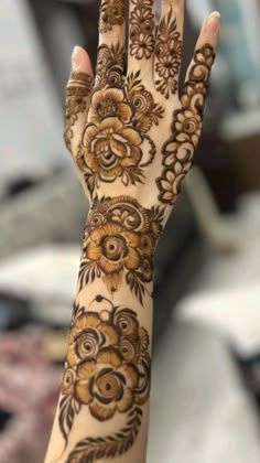 Mahendiii Design, Henna Eyebrow Tint, Aesthetic Mehndi Design, Tattoo Henna Design, Henna Design Easy, Flower Mehndi Design, Mehndi Design For Back Hand, Aesthetic Mehndi, Arabic Bridal Mehndi Designs