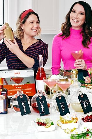 'Tis the season. Clea Shearer and Joanna Teplin of #TheHomeEdit teamed up with #Cointreau to offer a few of their top #hosting tips for the #holidays. #holidayentertaining #entertaining #holidayparties Joanna Teplin, Hibiscus Syrup, Hosting Ideas, Hosting Tips, Holiday Soiree, Holiday Tips, Home Edit, Signature Cocktails, Bar Spoon