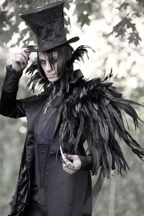 Diablo Costume Idea (raven / crow) Raven Costume, Makeup Clown, Gothic Type, Halloween Makeup Clown, Mode Steampunk, Dark Circus, Hallowen Costume, Mens Halloween Costumes, Costume Makeup