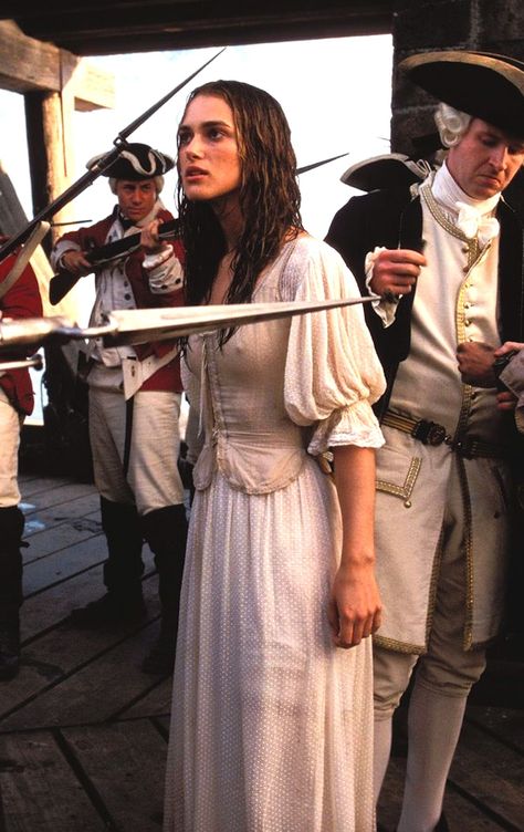 Elizabeth Swan Costume, Keira Knightley Pirates, Elisabeth Swan, Will And Elizabeth, Caribbean Outfits, Kiera Knightly, Elizabeth Swann, Elizabeth Turner, Keira Knightly