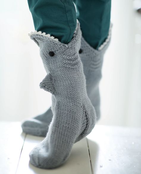 Shark Socks, Crochet Shark, Double Pointed Knitting Needles, Animal Socks, Shark Slippers, Socks Knitting, Knitted Slippers Pattern, Creative Knitting, Animal Slippers