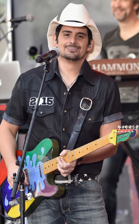 Brad Paisley Brad Paisley, Couple Songs, Graduation Ceremony, Hot Pics, Big Picture, On Stage, Illinois, Musician, Paisley