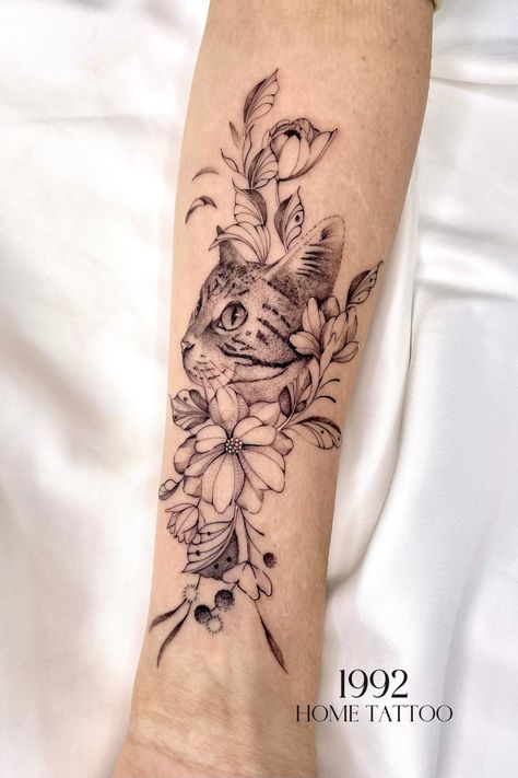 Fall in love with every stroke and detail of this captivating cat & flower tattoo by Jeremy! 🐱 #1992hometattoo #flowers #flower #cat #catstagram #cattattoo #flowerstagram #flowarts #flowertattoo #ink #finelinetattoo Cat In Flowers Tattoo, Catnip Tattoo, Cat With Flowers Tattoo, Cat Flower Tattoo, Simple Cat Tattoo, Line Art Simple, Lily Cat, Cat Tattoo Ideas, Flower Bouquet Tattoo