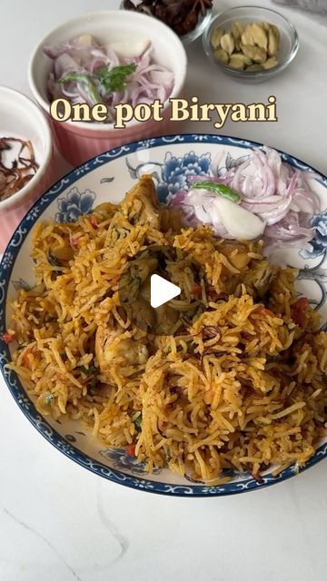 One Pot Chicken Biryani, Chicken Biryani Recipe Indian, Biryani Recipe Video, Easy Chicken Biryani Recipe, Easy Biryani Recipe, Biryani Recipes, Biryani Masala, Dry Spices, Marinate Chicken