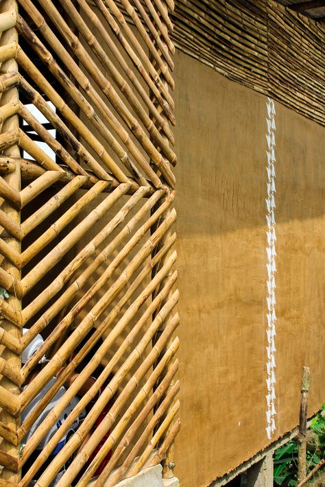 Gallery of The House of Meche: Workshop of Local Construction Practices / ENSUSITIO Arquitectura - 17 Kaira Looro, Bamboo Wall Decor, Bamboo Diy, Bow Wood, Bamboo House Design, Bamboo Structure, Bamboo Architecture, Bamboo Art, Bamboo House