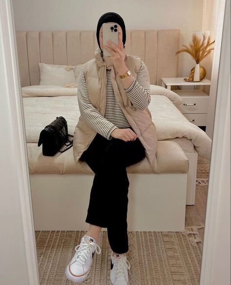 Hijab Style Outfits, Ootd Kulot Jeans, Shein Outfits Winter, Shein Picks, Hijabi Fashion Winter, Ootd Kulot, Winter Hijab Outfits, Jeans Hijab, Winter Hijab