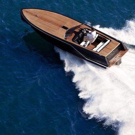 Boats Luxury, Boat Race, Yacht Boat, Boat Design, Sporty And Rich, Old Money Aesthetic, Motor Boats, Speed Boats, Wooden Boats