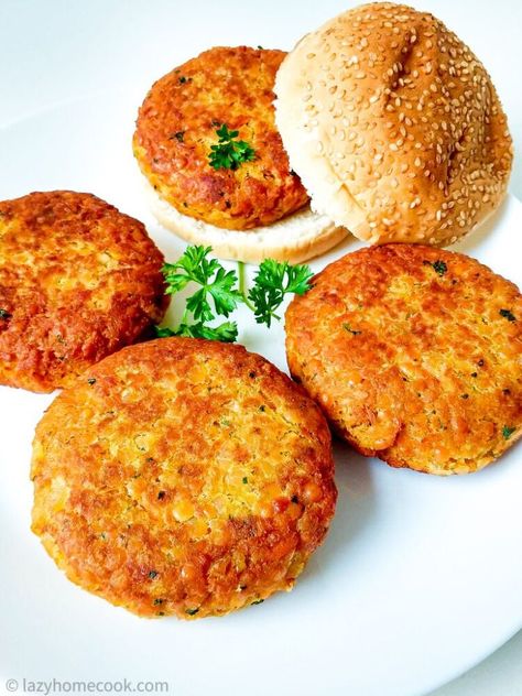 Lentil Burger Recipe Easy, Red Lentil Burger Recipe, Lentil Burger Recipe, Lentil Cakes, Lentil Veggie Burger, Lentil Burger, Red Lentil Recipes, Veggie Burger Recipe, Cheeseburger Pizza