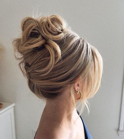 Midi Bun, Bridemaids Hairstyles, Guest Hair, Bridesmaid Hair Makeup, Vlasové Trendy, Bun Hairstyle, Peinados Fáciles Para Cabello Corto, Wedding Hair Inspiration, Low Bun