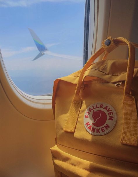 Fjallraven Kanken Aesthetic, Kanken Aesthetic, Yellow Kanken, Flight Aesthetic, Instastories Ideas, Backpack Fjallraven, Aesthetic Yellow, Aesthetic Backpack, Summer 22