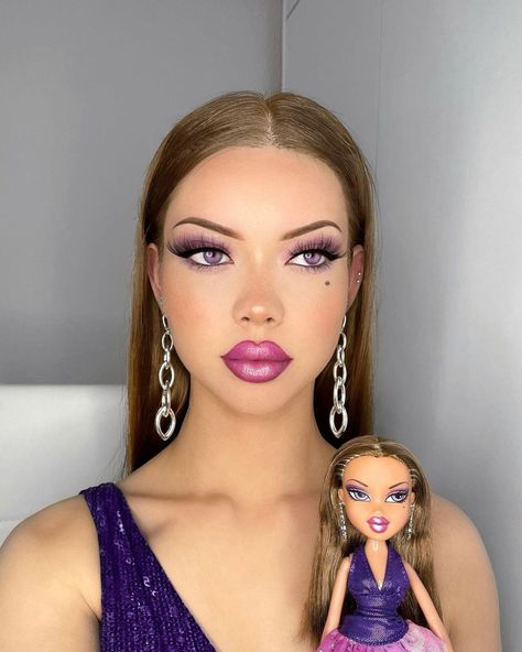 Comic Makeup, Doll Makeup Halloween, Bratz Doll Makeup, Bratz Makeup, Bratz Halloween Costume, Light Makeup Looks, Barbie Makeup, Makeup Challenges, Doll Makeup