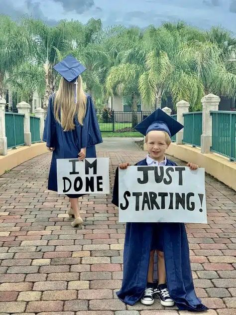 28 Graduation Picture Ideas: Striking a Pose Beyond the Cap and Gown! Kindergarten And Senior Picture Ideas, Kinder Graduation Pictures, Kindergarten Cap And Gown Pictures, Prek Graduation Photo Ideas, Kindergarten Graduation Ideas Pictures, Preschool Graduation Pictures, Kindergarten Photoshoot, Preschool Cap And Gown, Kindergarten Cap And Gown