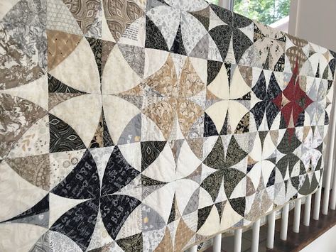 Chic Country Quilt, Chandelier Quilt, Winding Ways Quilt, Chic Country Wedding, Country Quilt, Country Chandelier, Sew Kind Of Wonderful, Long Table Runner, Chic Quilts