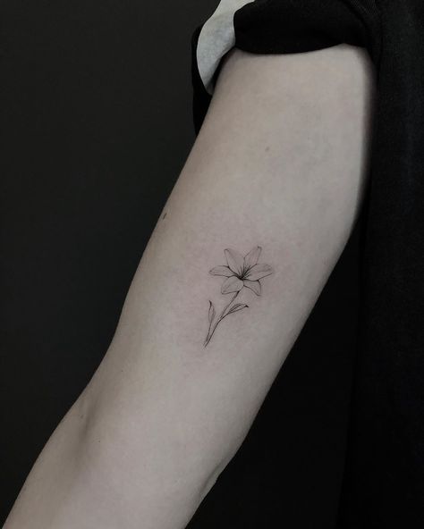 These Birth Flower Tattoos Will Make You Forget About Your Zodiac Sign Small Lily Tattoo, Lilly Flower Tattoo, Flower Lilly, Lily Tattoo Meaning, Lilly Tattoo, May Birth Flower, Lillies Tattoo, Lily Tattoo Design, Lily Flower Tattoos