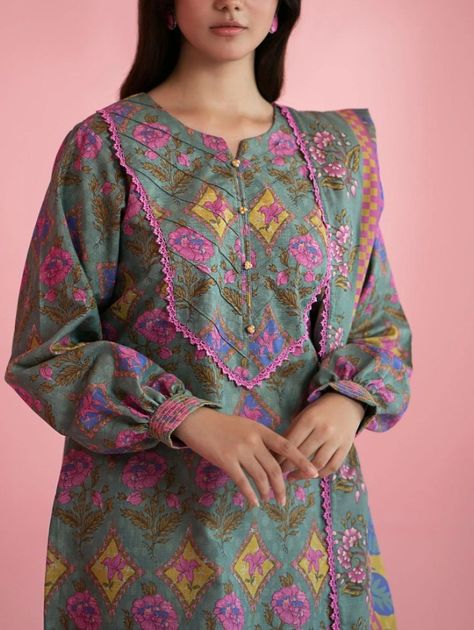 Lawn Dresses Design 2024, Loan Suits Designs, Casual Kameez Designs Pakistani, Kameez Designs With Laces, Selives Design, Pakistani Neck Designs Neckline, Loan Dress Design, Lawn Dress Design Ideas 2024, Trendy Neck Designs For Kurtis