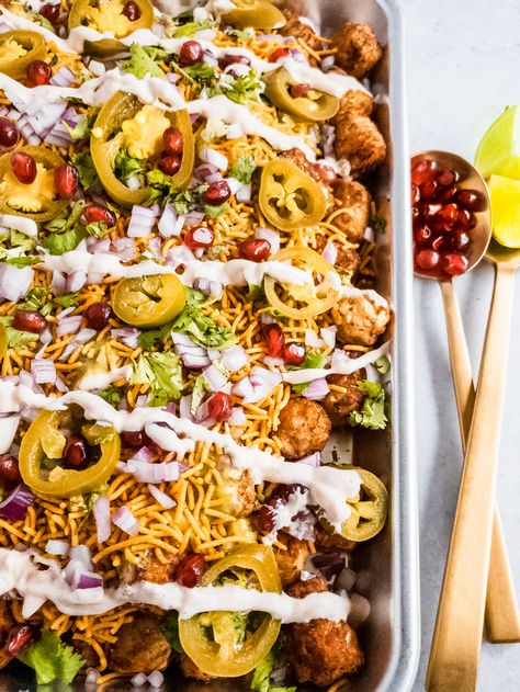 Tater Tots Chaat, Desi Kitchen, Cookies Recipes Indian, Tot Nachos, Tater Tot Nachos, Maggi Masala, Samosa Chaat, Boxed Mac And Cheese, Easy Foods