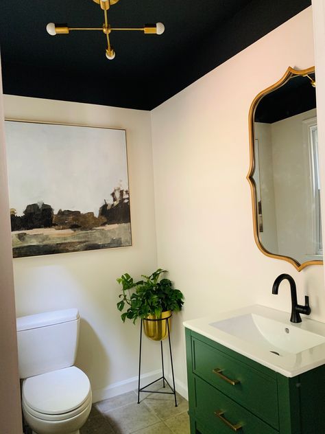 Black ceiling, mid mod vibes, green vanity Powder Room With Dark Ceiling, Dark Painted Ceilings Bathroom, Green Room Black Ceiling, Black Ceiling Powder Room, Dark Blue Ceiling Bathroom, Dark Bathroom Ceiling Ideas, Dark Green Bathroom Ceiling, Emerald Green Half Bathroom, Bathroom Green Ceiling