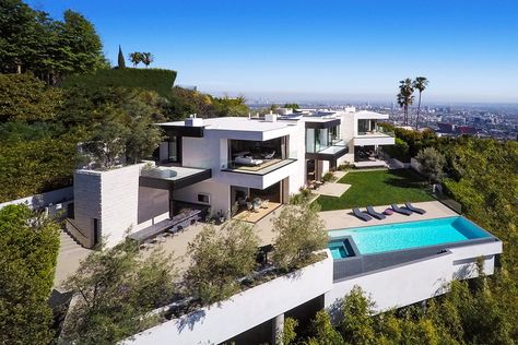 This $29 Million West Hollywood Hills mansion is a steal Hollywood Mansion, Houses Modern, Luxury Mansions, Hollywood Hills Homes, Modern Homes For Sale, Real Estates Design, Bedrooms Ideas, Sunset Strip, Luxury Contemporary