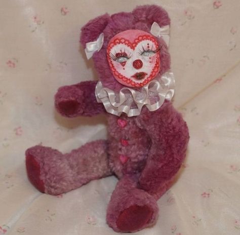 Antibear Aesthetic, Anti Bear, Creepy Stuffed Animals, Diy Plush Dolls, Clay Bear, Creepy Toys, Doll Plushies, Sculpture Art Clay, Cute Clown