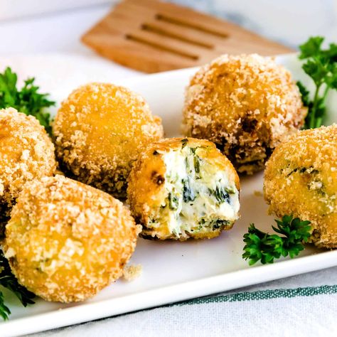 Impress your guests with my irresistible Spinach Artichoke Bites! Creamy filling, crispy crust, and a taste that will keep them coming back for more! Spinach Artichoke Cream Cheese, Bacon Cheese Stuffed Mushrooms, Spinach Artichoke Bites, Cream Cheese Balls, Artichoke Bites, Cream Cheese Snacks, Artichoke Appetizer, Cheese Ball Bites, Fried Spinach