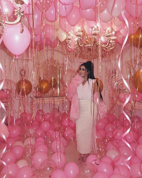 30th Birthday Ideas For Women, 21st Birthday Girl, Surprise Birthday Decorations, 21st Bday Ideas, Birthday Room Decorations, Birthday Goals, 21st Birthday Decorations, 21st Birthday Photoshoot, Birthday Hairstyles