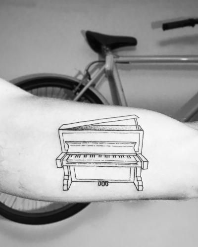 Piano Tattoo Designs, Elton John Tattoo, Piano Tattoos, John Tattoo, Piano Tattoo, Artsy Tattoos, Minimalistic Tattoo, Skull Girl Tattoo, Tattoo Process