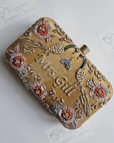 Sharan's bespoke bridal clutch created by us. This embroidery design has been loved by many and has been recreated in a variety of colours 😍 Photographer: @sadhavideo #TheWeddingTrousseauCompany #sikhbride #clutchbag #personalisedgifts #bespokegifts #giftideas #2024weddingtrends Sikh Bride, Bridal Clutch, Bespoke Gifts, Work Bag, Hand Work, Bag Design, Bridal Wedding, Wedding Accessories, Book Quotes