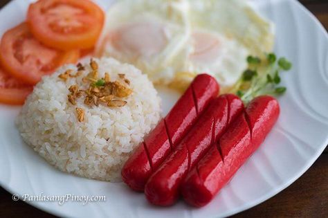 Hotsilog is a meal composed 0f hotdogs, garlic fried rice, and fried egg. In a Filipino household, this is commonly eaten for breakfast Silog Meals, Pinoy Breakfast, Filipino Breakfast, Ways To Cook Eggs, Garlic Fried Rice, Culinary Classes, Homemade Sausage, Breakfast Menu, Health Dinner Recipes