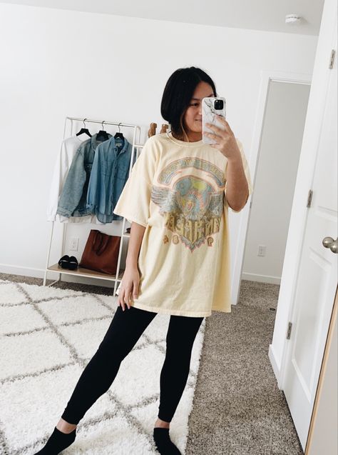 Legging With Oversized Shirt, Leggings And Big Tshirt Outfits, Leggings T Shirt Outfit, Oversized Tee And Leggings, Oversized Shirt And Leggings Outfit, Leggings With Oversized Shirt, Leggings Oversized Shirt Outfit, Leggings And Oversized Shirt, T Shirt With Leggings