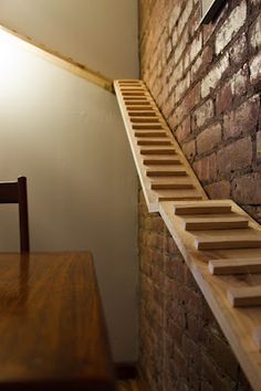 CAT -LADDERS: USA. Simple cat stairs/ramp. #Cats #CatStairs Cat Ramp, Katt Diy, Katt Grejer, Cat Ladder, Cat Stairs, Diy Cat Toys, Cat Towers, Cat Playground, Cat Enclosure