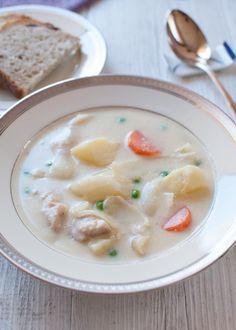 White coloured stew made from béchamel sauce with chicken, carrots, potatoes, onions and green peas. White Stew is note heavy as no cream is added. Cream Stew, Chicken Carrots, Béchamel Sauce, How To Cook Broccoli, Susanoo Naruto, Carrots Potatoes, Potatoes Onions, Japanese Curry, Winter Dishes