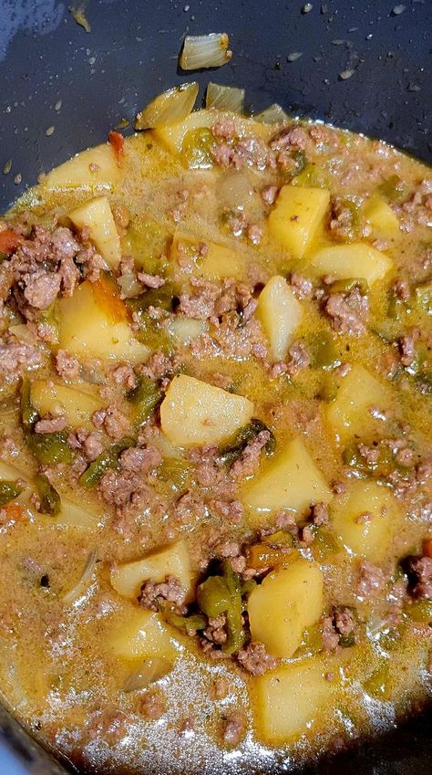 New Mexico Cooking | Hatch Green chile stew 😋 I used ground beef in this recipe, I normally use pork but this is a delicious alternative too | Facebook Hatch Green Chile Recipes Ground Beef, Ground Pork Green Chili, Green Chilli Stew, Green Chile Beef Stew, Green Chili Beef Stew, Stew With Ground Beef, Green Chili Soup, Hatch Green Chili Recipe, Hatch Chili Recipes