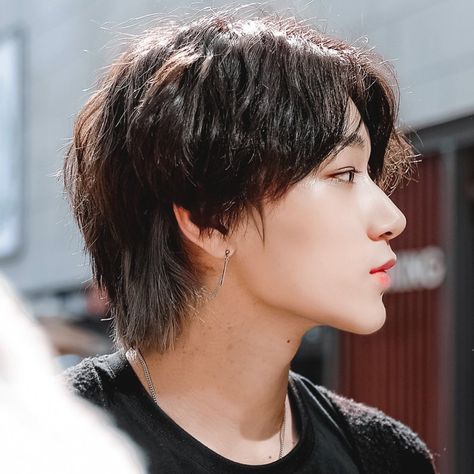 xochil ♡ on Twitter: "san’s side profile and his neck freckles, pls he is so beautiful ;-;… " Ateez Pirates, People References, Side Portrait, Male Profile, Profile Drawing, Reference Photos For Artists, Face Profile, Face Drawing Reference, Human Reference