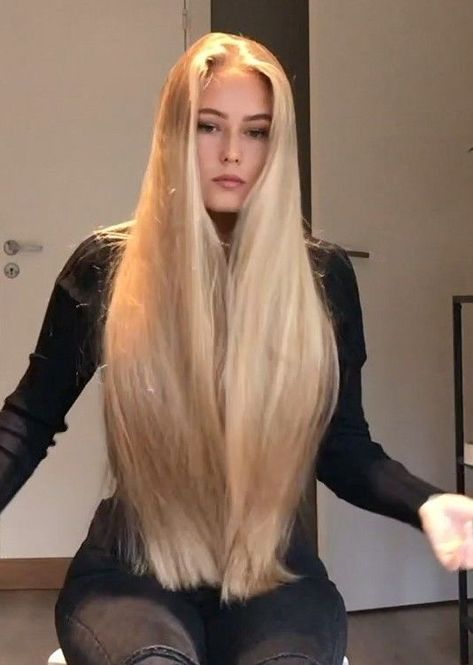 Extremely Long Hair, Extra Long Hair, Long Hair Pictures, Light Blonde Hair, Really Long Hair, Super Long Hair, Hair Stylist Life, Long Straight Hair, Very Long Hair