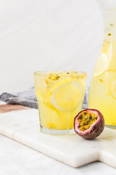 Passion Fruit Lemonade - A Cookie Named Desire Passion Fruit Lemonade, Strawberries With Sugar, Starbucks Calories, Freeze Strawberries, Tea Starbucks, Fruit Lemonade, Strawberry Smoothie Recipe, Flavored Lemonade, Passionfruit Recipes