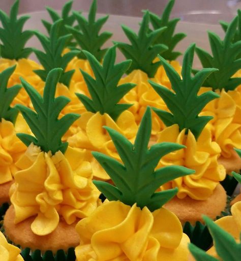 This would be cute on pineapple 'upside down' cupcakes --- put pineapple chunks and brown sugar at the bottom . pour in yellow cake batter on top . bake - Fondant Pineapple Topper, Pineapple Themed Cupcakes, Tropical Theme Cupcakes, Tiki Cupcakes, Pineapple Party Decor, Ideas For Cupcakes, Pineapple Cupcake, Pina Colada Cupcakes, Tropical Cupcakes