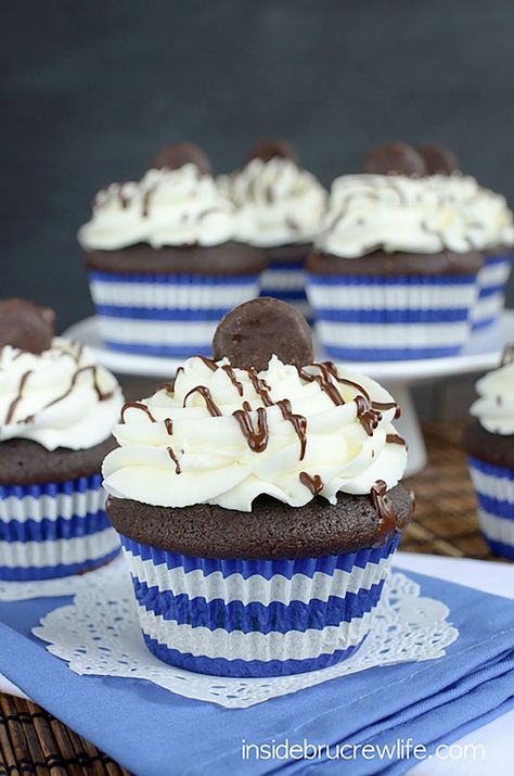 Chocolate Peppermint Cupcakes topped with peppermint frosting and cute little mini York Peppermint Patties. Peppermint Patty Cupcakes, Chocolate Cupcakes From Scratch, Peppermint Frosting, Chocolate Peppermint Cupcakes, Peppermint Cupcakes, Treat Business, Homemade Dark Chocolate, Dark Chocolate Cupcakes, York Peppermint Patty