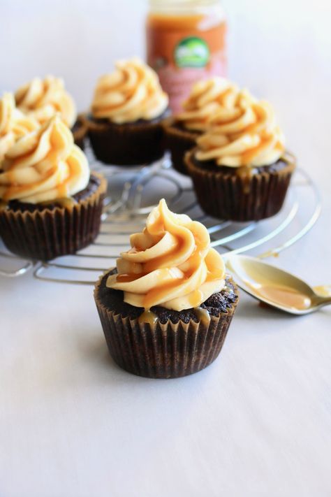 These vegan salted caramel chocolate cupcakes are some of THE BEST cupcakes I’ve ever had! I kid you not, they’re SO good y’all! The chocolate cake is SO amazingly moist, and when it’s paired with that coconut salted caramel sauce and the silky salted caramel buttercream.. OH MY GOODNESS! They’re perfect for birthdays, parties, or just to satisfy a craving. Head on over to my website and get the recipe! #vegan #saltedcaramel #chocolate #cupcakes #chocolatecupcakes #moist #veganbaking #cake #cho Chocolate Caramel Cupcakes, Chocolate Banana Cupcakes, Irish Cream Frosting, Vegan Salted Caramel, The Best Cupcakes, Salted Caramel Buttercream, Super Moist Chocolate Cake, Chocolate Cupcakes Filled, Vegan Chocolate Cupcakes