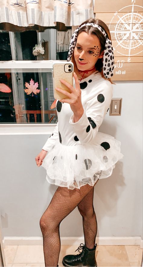 Diy Dalmatian Costume For Women, Diy Dalmation Costume Women, Adult Dalmation Costume Diy, Dalmatian Costume Women's, Diy Dalmatian Costume, Carnaval Inspo, Dalmatian Halloween Costume, Dalmation Costume, Dalmatian Halloween