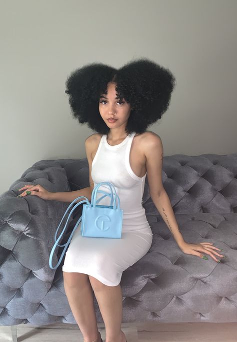 Mini Telfar Bag Outfit, Mini Telfar Bag, Telfar Bag Outfit, Black Bag Outfit, Telfar Bags, Telfar Bag, Body Ideas, Afro Curls, Baddie Outfit