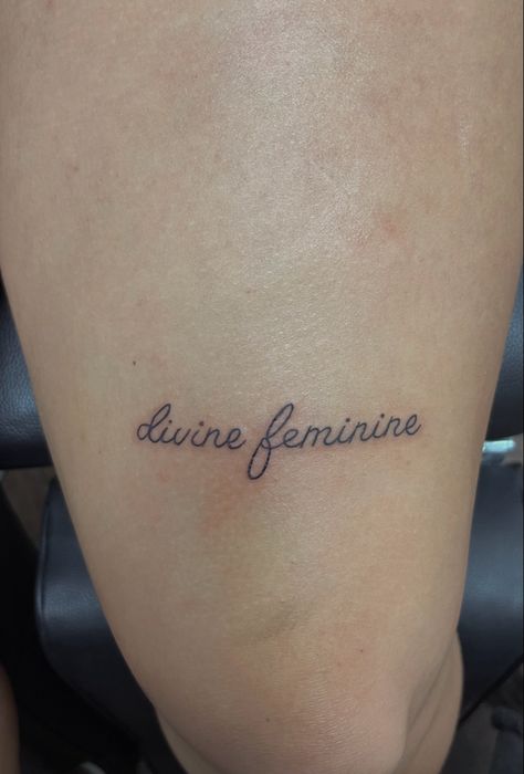 Divine Feminine Tattoo Above Knee, Divine Feminine Knee Tattoo, Small Knee Tattoo, Quad Tattoo Women, Above Knee Tattoo Words, Around The Knee Tattoos Women, Upper Knee Tattoo Women, Above The Knee Tattoos Women, Above Knee Tattoos Women