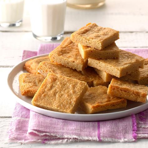 Chewy Peanut Butter Pan Squares Best Potluck Desserts, Chewy Peanut Butter Bars, Chewy Peanut Butter Cookie Recipe, Peanut Butter Squares, Peanut Butter Cookie Bars, Strawberry Shortcake Cookies, Butter Cookie Recipe, Pudding Flavors, Potluck Desserts