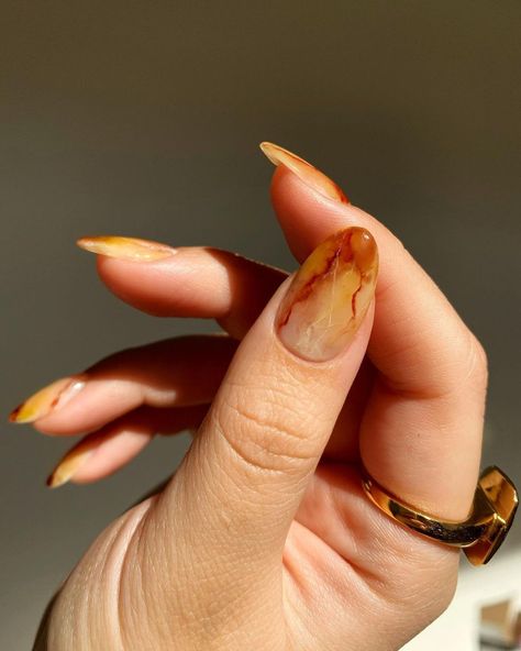 Amber Nails Design, Gemstone Nails, Nail Design Glitter, Quartz Nails, Quartz Nail, Trendy Nail Art, Marble Nails, Minimalist Nails, Dream Nails