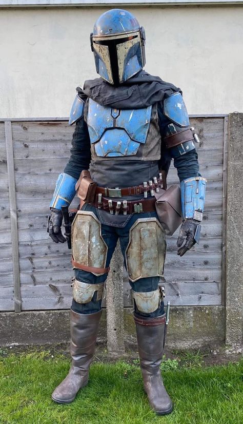 Mandalorian Armor Design Female, Mandalorian Cosplay Ideas, Mandalorian Armor Cosplay, Mandalorian Armor Concept, Mandalorian Armor Design, Mandolorian Armour, Mando Mercs, Mando Costume, Mandalorian Concept