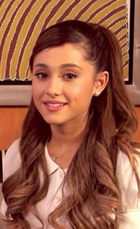 Ariana Smiling, Ariana Grande Curly Hair, Ariana Grande 2010, Ariana Grande Red Hair, Ariana Grande 2014, Honeymoon Avenue, Aesthetic Desserts, Ariana Grande Hair, Frankie Grande