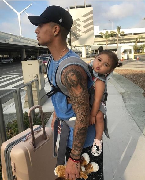 Pinterest:↠ @LovelyQueen21 ↞ Austin Mcbroom, Viral Photo, Catherine Paiz, Ace Family, Future Mommy, Cute Family, Family Goals, Baby Family