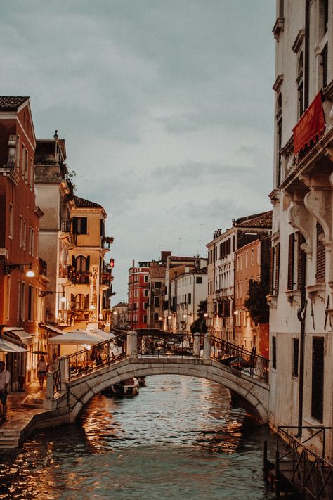 Venice Italy Photography, Wallpaper Macbook, Visit Venice, Couple Travel, Travel Quotes Adventure, Venice Italy Travel, Italy Aesthetic, City Breaks, Voyage Europe