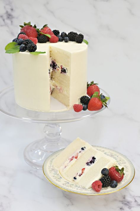 Mascarpone Mousse Cake, Chocolate Chantilly Cake, Avalanche Cake, Cake With Mousse Filling, Weekend Desserts, Chantilly Cake Recipe, Mascarpone Mousse, Berry Chantilly Cake, Chantilly Cake