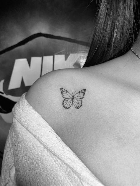 Small Hena Tato Desain, Girls Tatoos Ideas, Small Tattoos All Over Body Women, Baterflay Tattoo, Small Pretty Tattoos For Women, Tatuajes Astetics, Tato Women, Tattoo Ideas Sleeve, Small Dope Tattoos